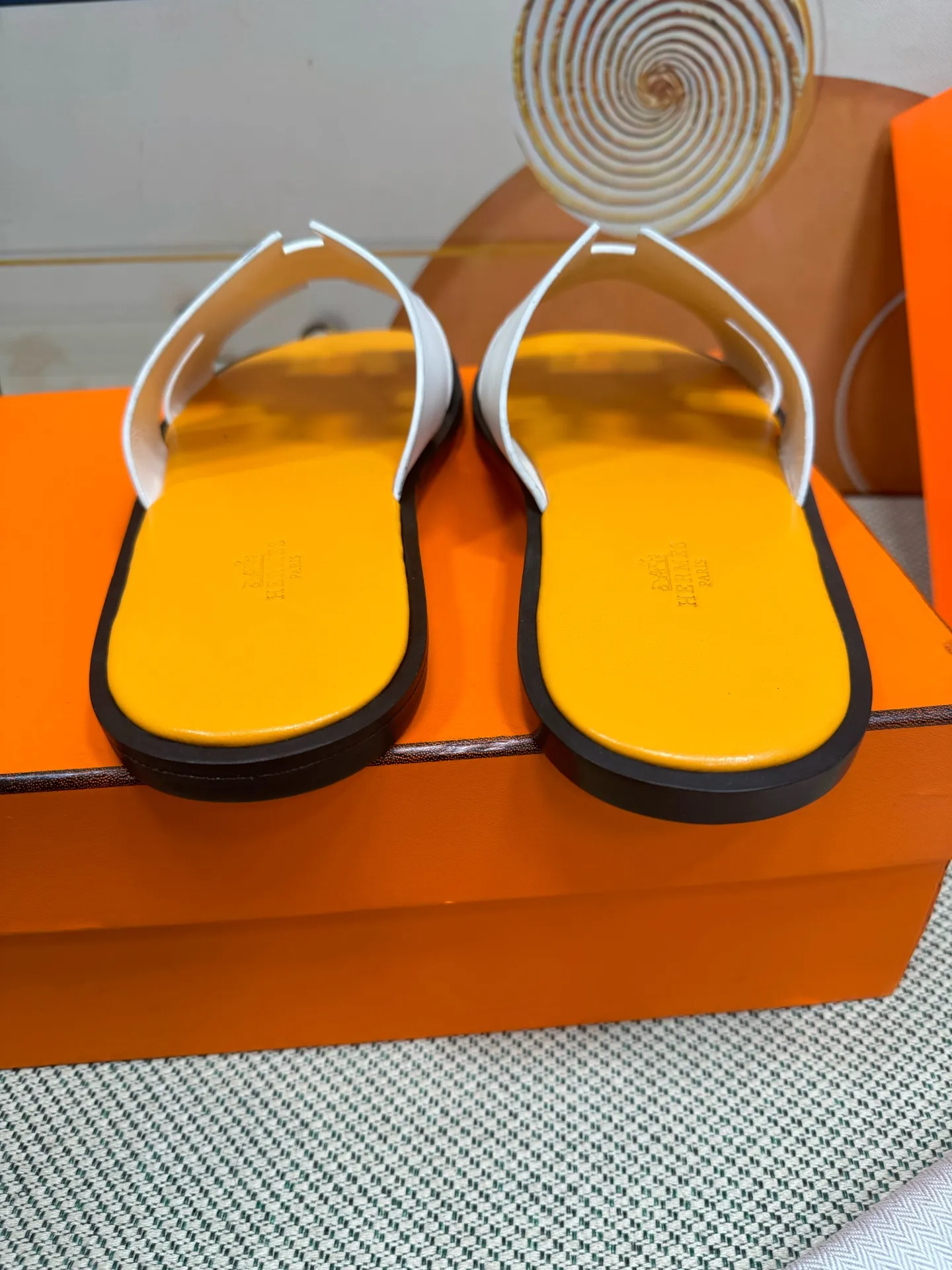 👟👟Ex-factory price 560👟👟 "HERMES" [Classic Original Version] Hermès; Top 🔝 Purchasing Agency 🔍🔍 Men's Latest 🇺🇸 Counter Sales Simultaneously, Original Imported from Italy: Silk Cowhide · Prominent (High-end · Nobility · Grade) Exquisite Workmanship (Italian 🇮🇹 Imported Water Dye Brand Wear-resistant ultra-thousand leather feet) Soles: Original soles specially provided by the original factory, ⚠exclusive double-layer movable rubber molded outsole; super comfortable, wear-resistant, non-slip, environmentally friendly🌳🌳🌳, real photos taken🎬The real ones are more beautiful🔍🔍 (high quality, single goods), you can enter and exit the counter at will* Code number: 38·39·40·41·42·43·44# (45# can be customized) (46 47➕30 customization is not returnable) Welcome to place an order...☕